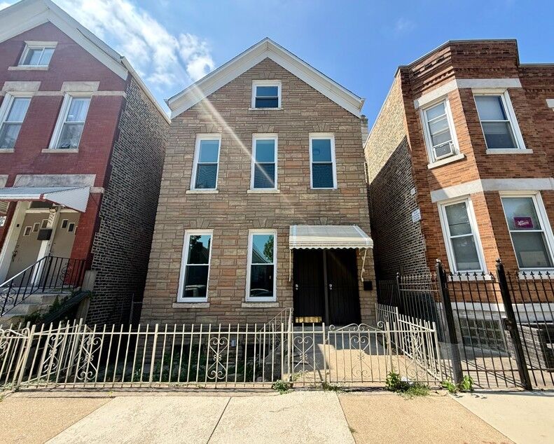 Property Photo:  3710 S Wood Street 2  IL 60609 