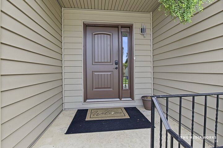 Property Photo:  466 Laura Court  IL 60563 