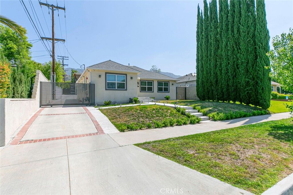 Property Photo:  1811 Bel Aire Drive  CA 91201 