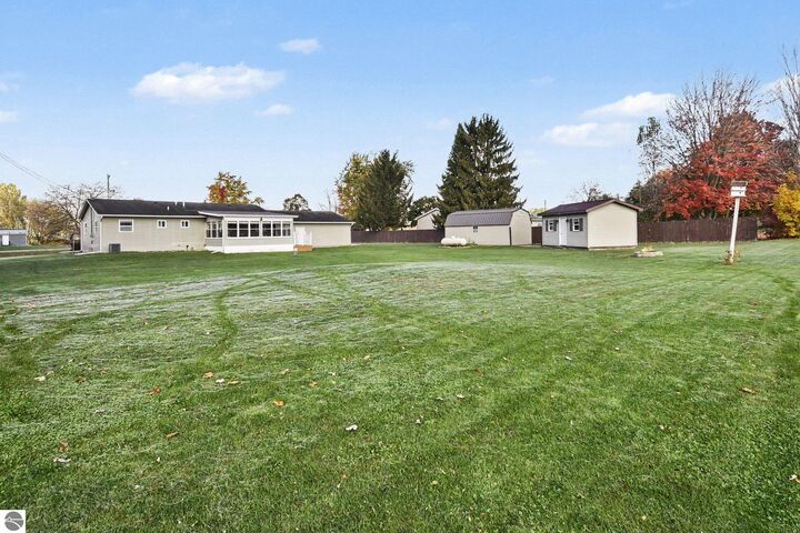 Property Photo: 5703 S Shepherd Road MI 48883