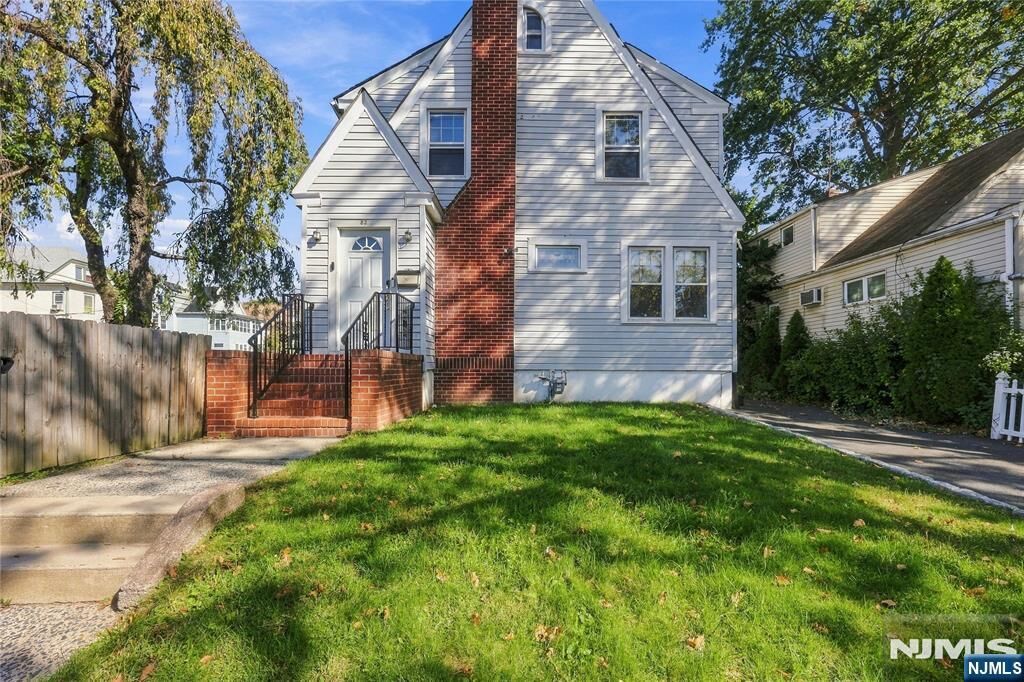 Property Photo:  82 Brook Avenue  NJ 07055 