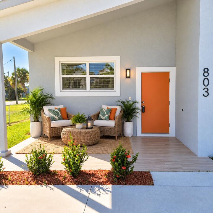 Property Photo: 803 Avenue B FL 34950
