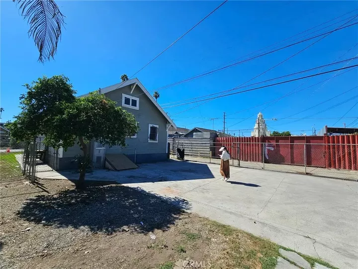 Property Photo:  947 W 81st St  CA 90044 