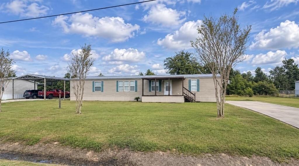 Property Photo: 916 Ranchette Ln Lane LA 70663
