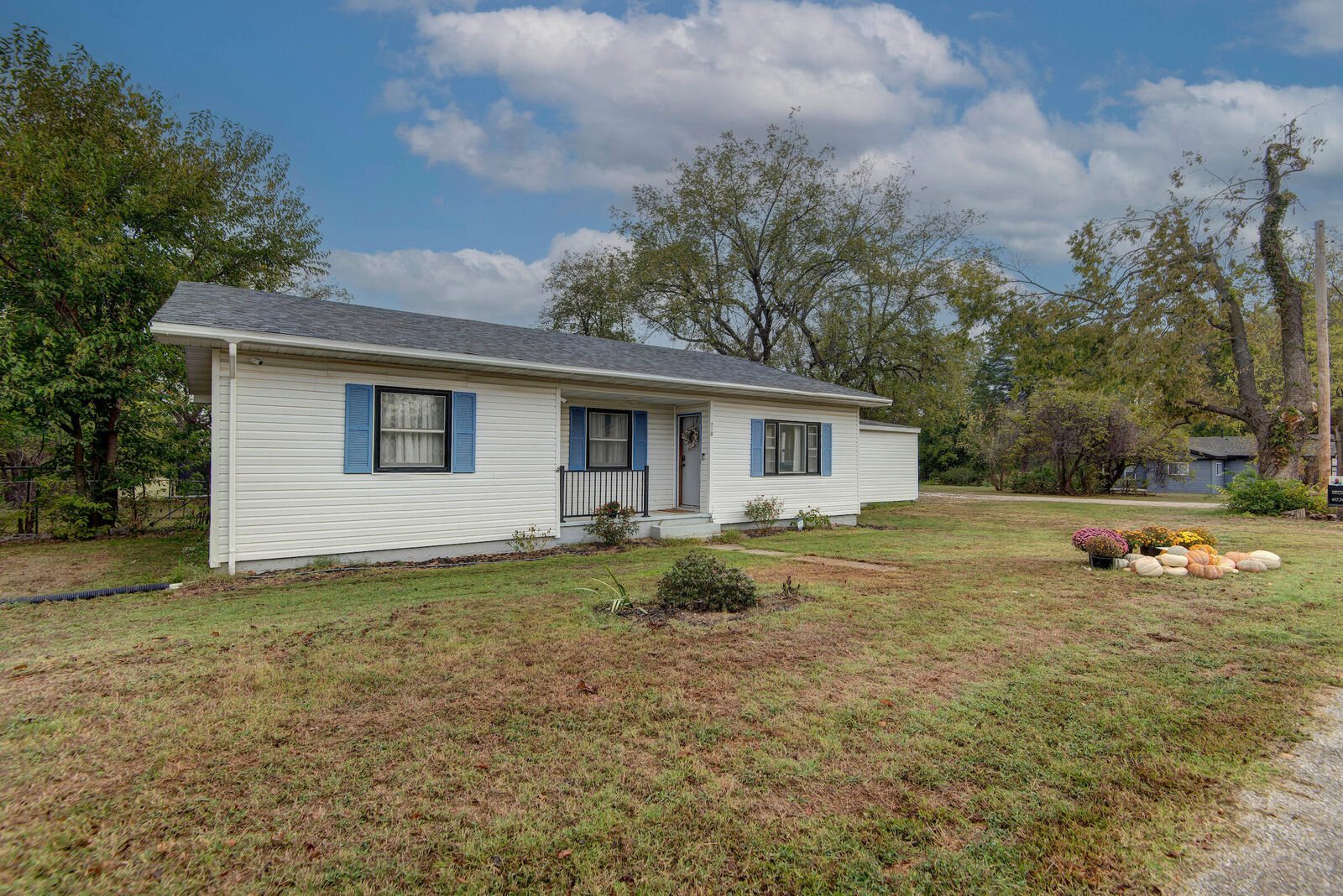 Property Photo:  718 W Woodbine Road  MO 65604 