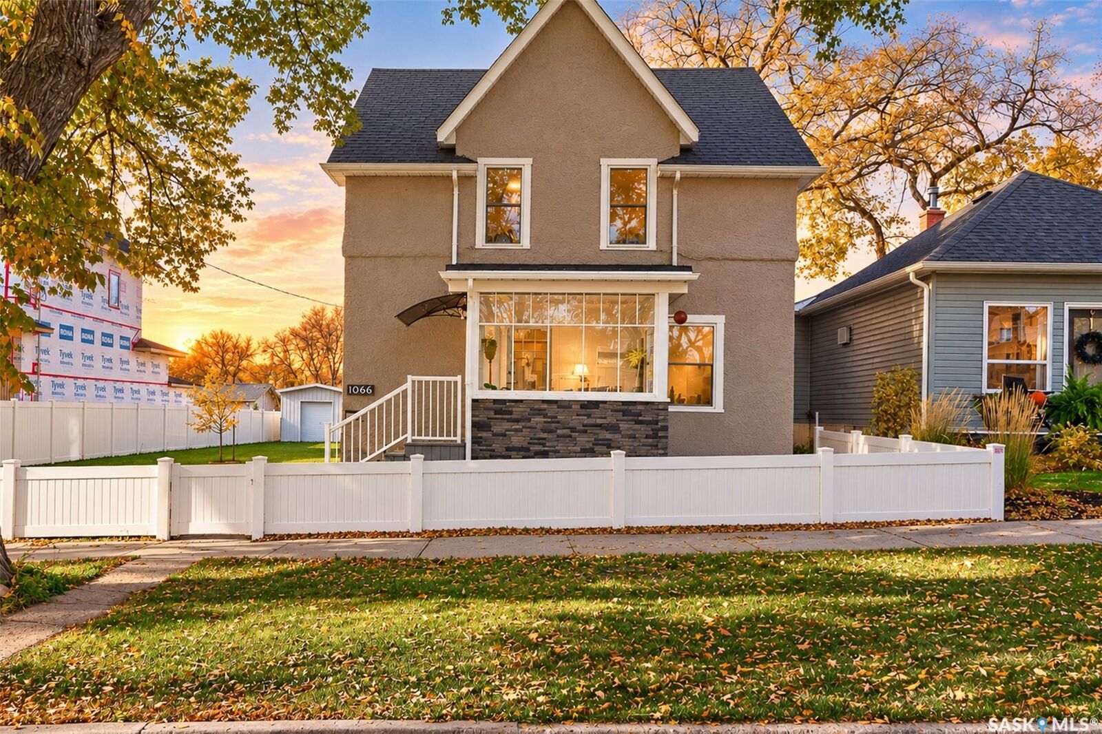 Property Photo:  1066 Willow Avenue  SK S6H 1G7 