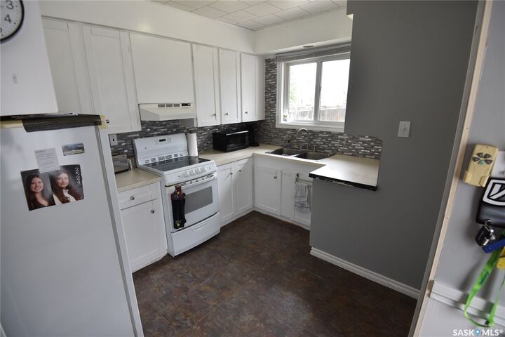 Property Photo:  415 8th Avenue W  SK S0E 1E0 