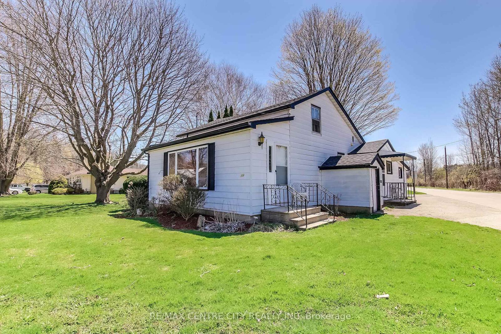 Property Photo: 358 Warren Street ON N5L 1B5