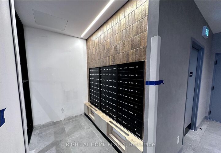 Property Photo:  5 Lakeview Avenue 301  ON M6J 0H3 