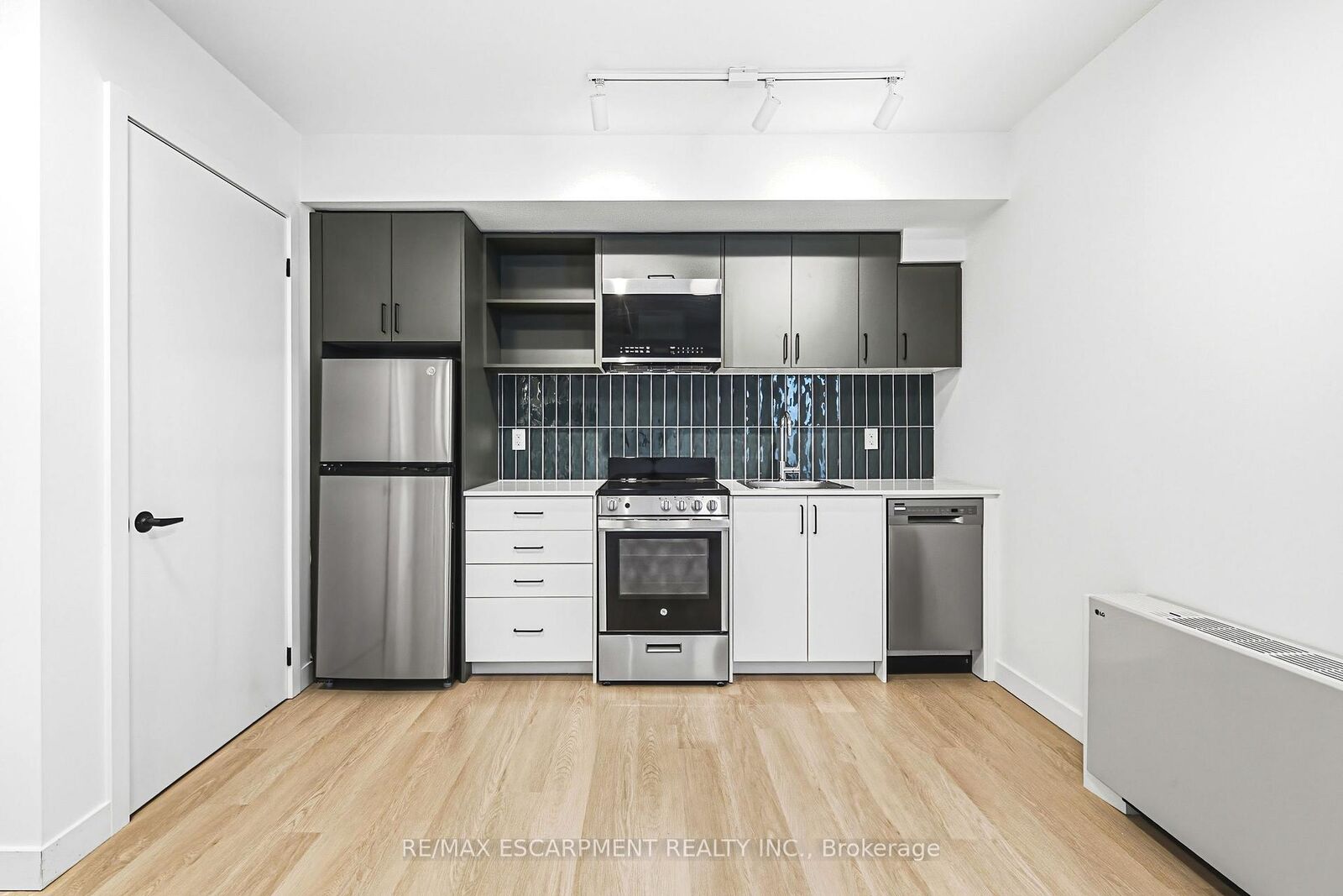 Property Photo:  325 James Street S 306  ON L8P 3B7 