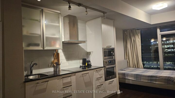 Property Photo:  12 York Street 3308  ON M5J 2Z2 