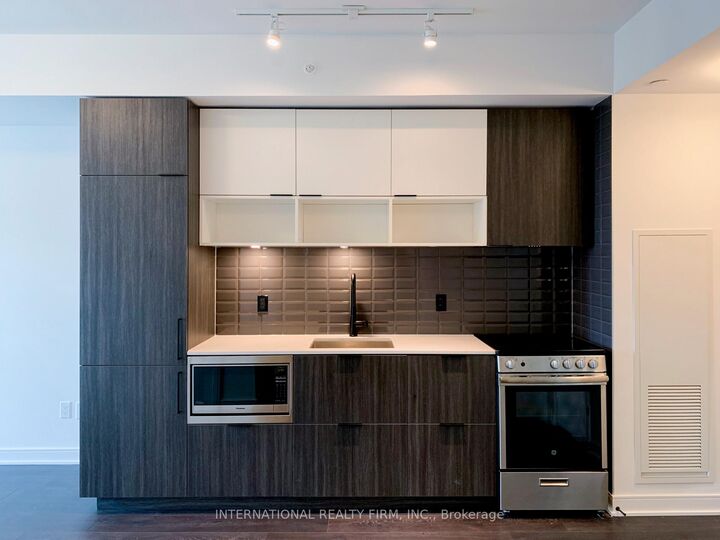Property Photo: 60 Tannery Road 802 ON M5A 0S8