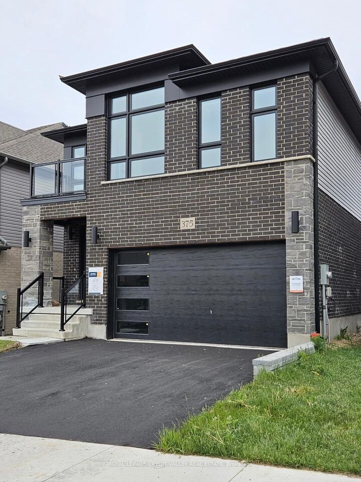 Photo de la propriété:  375 Chokecherry Crescent  ON N2V 0H1 