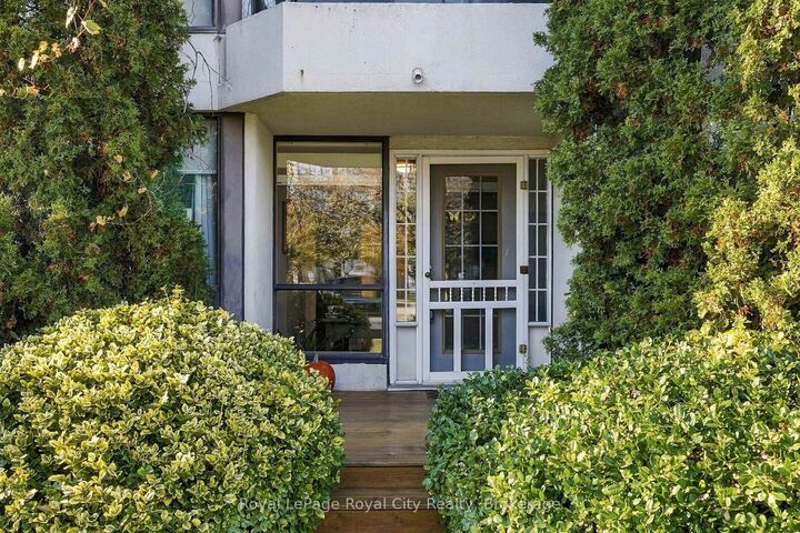 Property Photo:  107 Bagot Street 102  ON N1H 8H5 