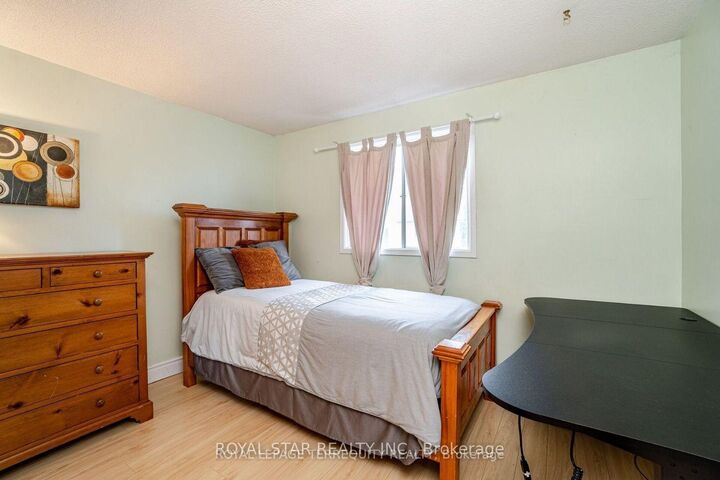 Property Photo:  39 Courtleigh Square  ON L6Z 1J2 