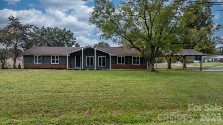 Property Photo:  500 Pete Brittain Road 32  NC 28655 