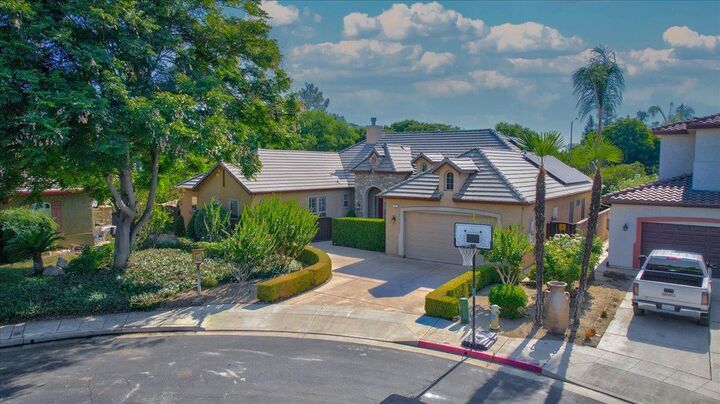 Property Photo: 11 W Jordan Avenue CA 93611