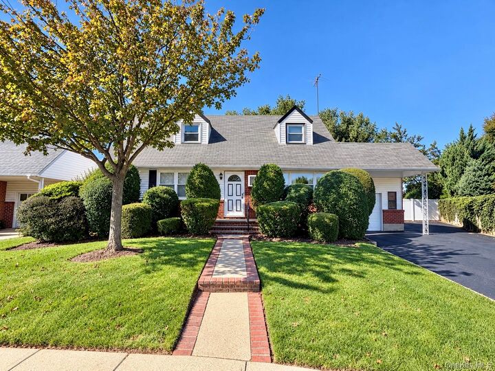 Property Photo:  199 Ronni Drive  NY 11554 