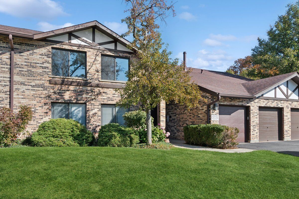 Property Photo:  6254 Trinity Drive 2C  IL 60532 