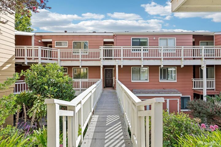 Property Photo: 810 Red Leaf Court CA 94134