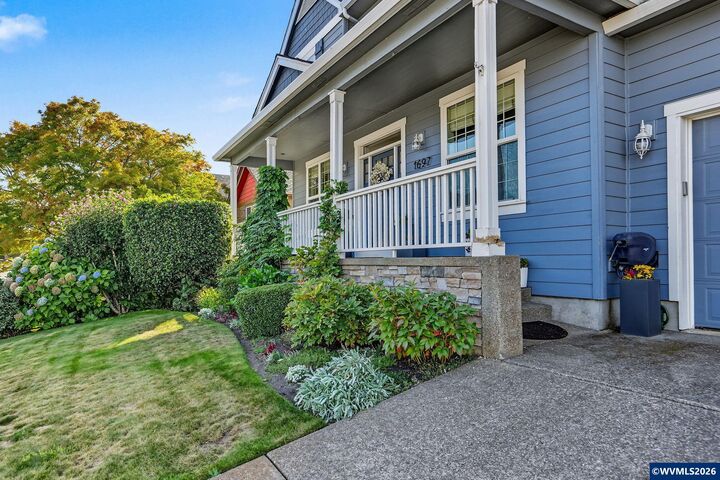 Property Photo:  1697 Onyx St NW  OR 97304 