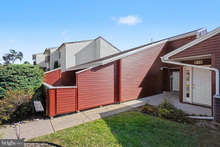 Property Photo: 814 Charlotte Way PA 17025