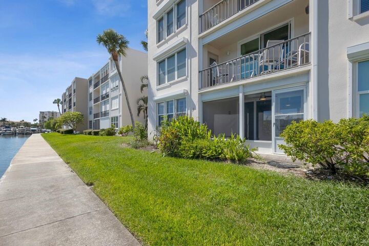 Property Photo: 7645 Sun Island Drive S 101 FL 33707