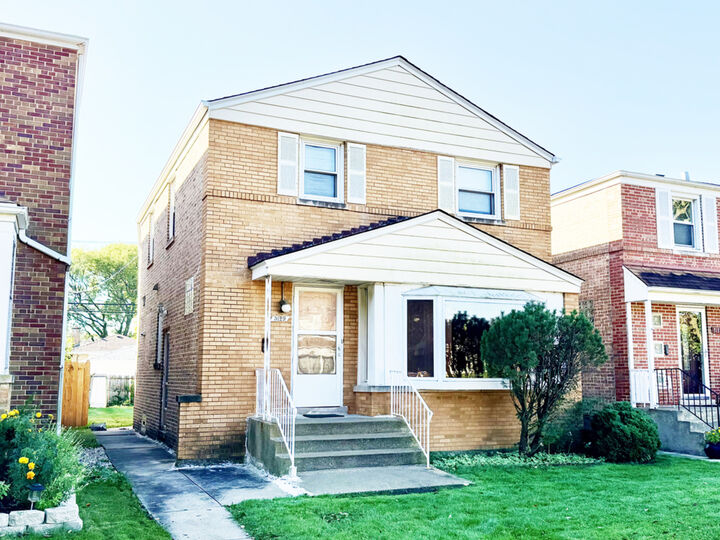 Property Photo: 3129 W Birchwood Avenue IL 60645