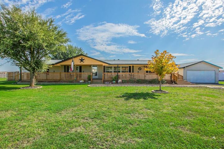 Property Photo: 153 Golden Coast Circle TX 75152