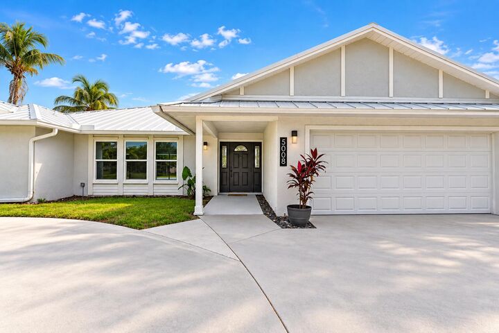 Property Photo:  5008 SE Major Way  FL 34997 