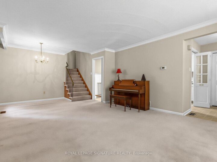 Property Photo:  162 Bathgate Drive  ON M1C 1T5 