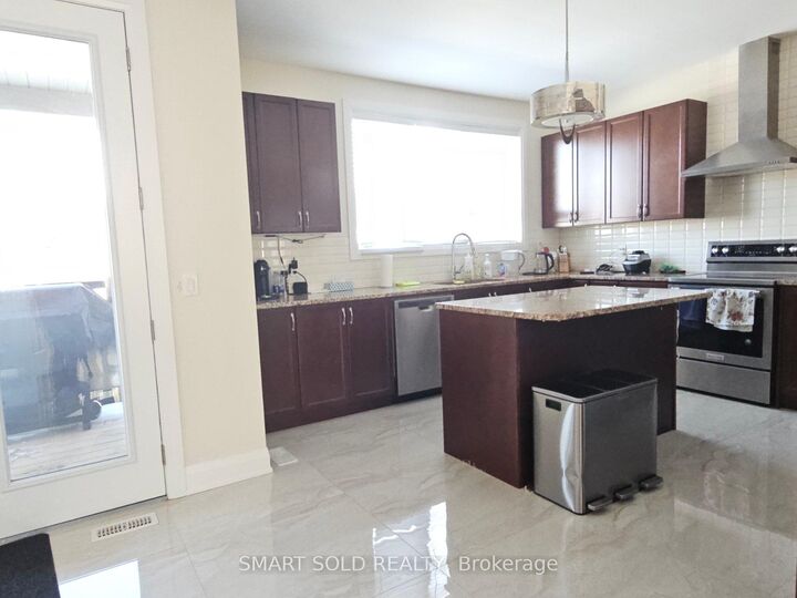 Property Photo:  37 Sparks Street  ON L4G 0Z9 