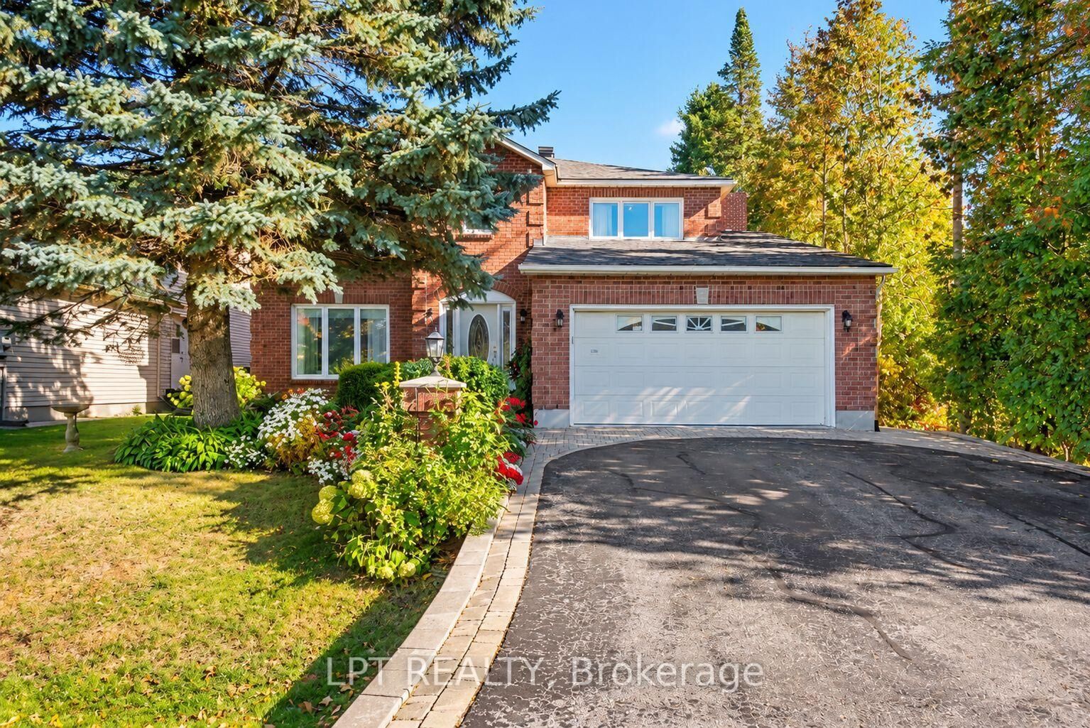 Property Photo:  24 Belleview Drive  ON K2L 1W3 