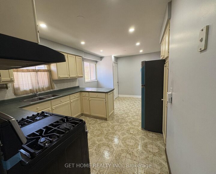 Property Photo: 55 Major Oaks Drive #Main ON L6V 3K1