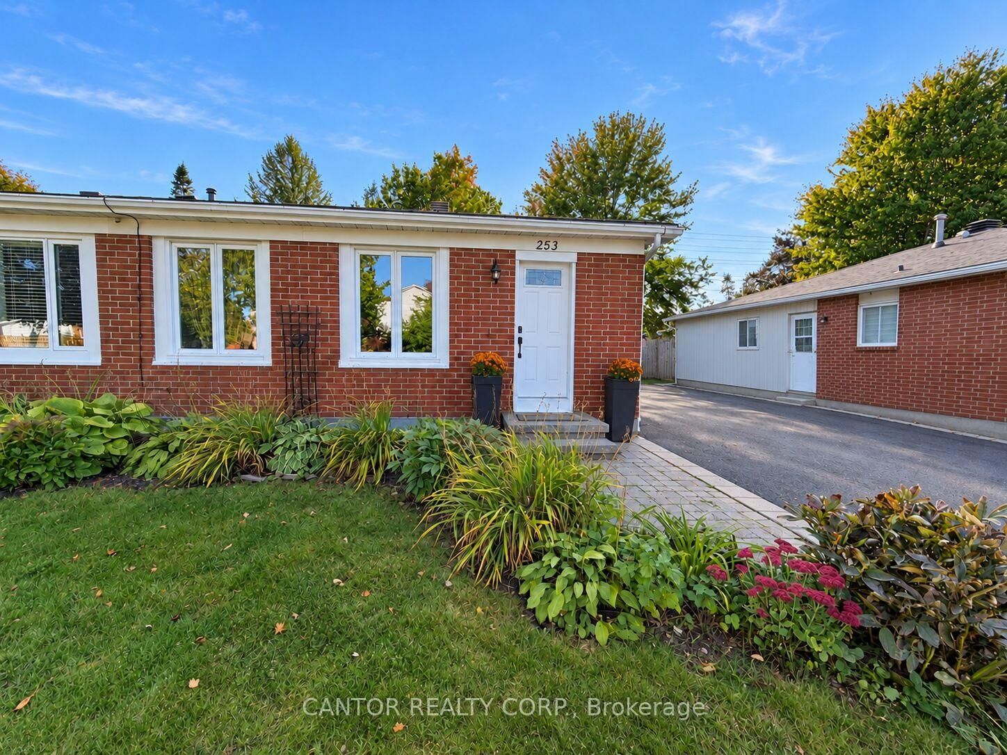 Property Photo:  253 McElroy Drive  ON K2L 1Y3 