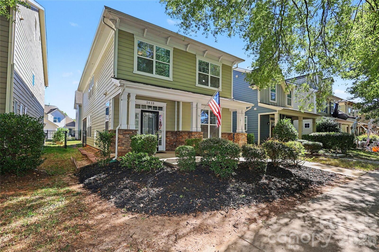 Property Photo:  2420 Double Oaks Road  NC 28206 
