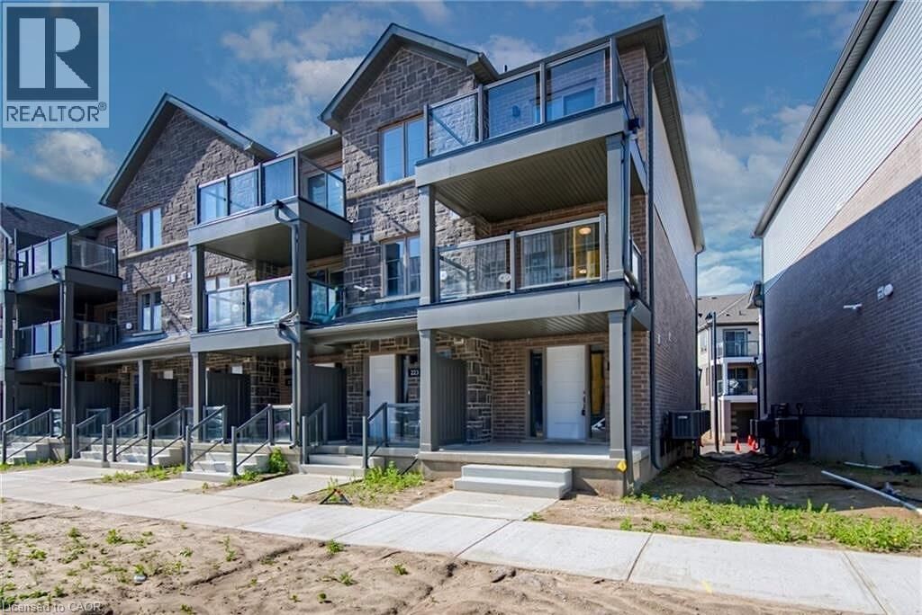 Property Photo:  205 West Oak Trail 225  ON N2R 0R9 