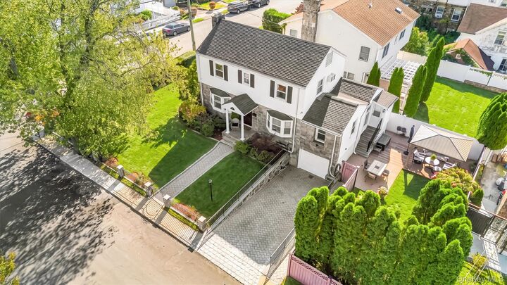 Property Photo:  85 Dunwoodie Street  NY 10704 