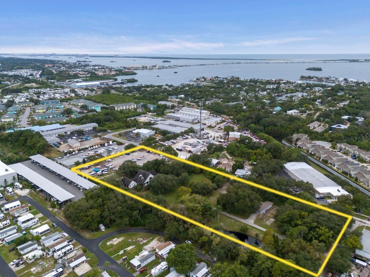 Property Photo: 109 Old Oak Lane FL 34683