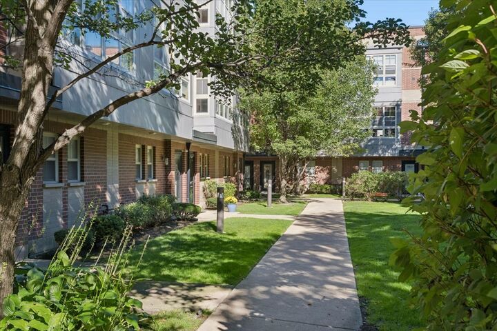 Property Photo:  2321 S Wabash Avenue 4  IL 60616 