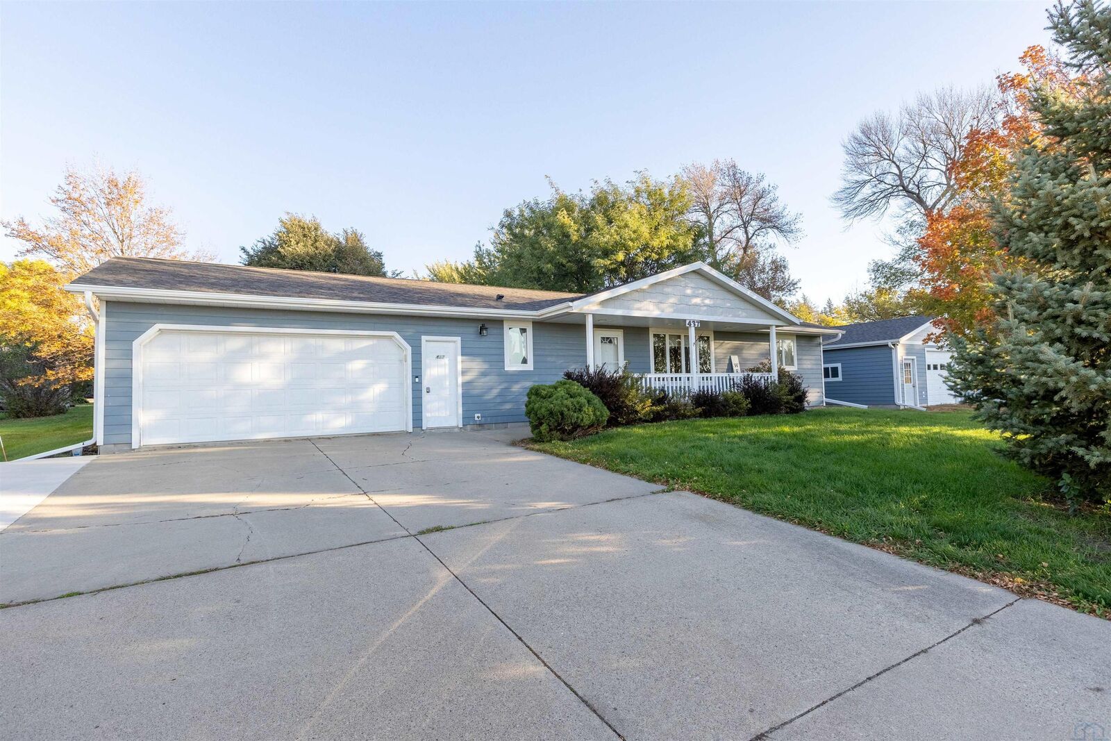 Property Photo:  437 Holder St  IA 51241 