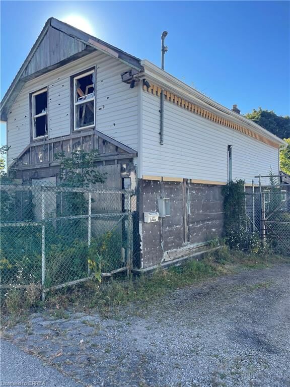 Property Photo:  27 Durham Street  ON N3T 2T6 