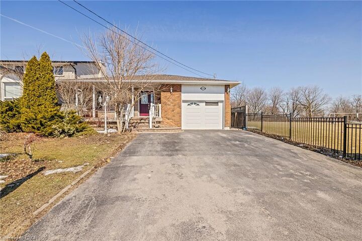 Property Photo:  490 Queen Victoria Drive  ON L8W 1G9 