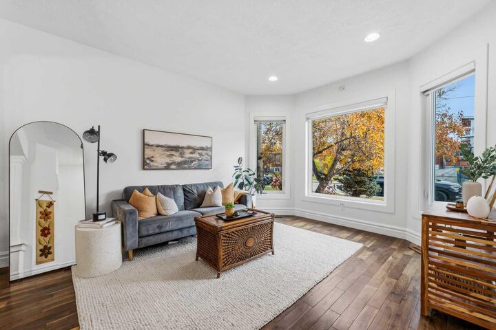 Property Photo:  2422 3 Avenue NW  AB T2N 0L1 