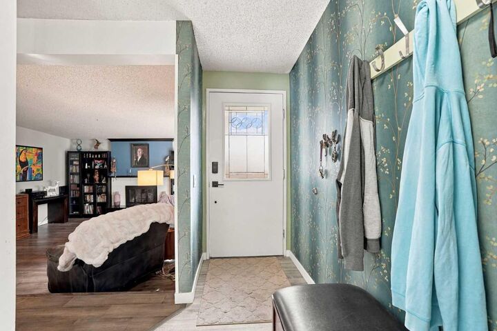 Property Photo:  104 Cantree Place SW  AB T2W 2K2 