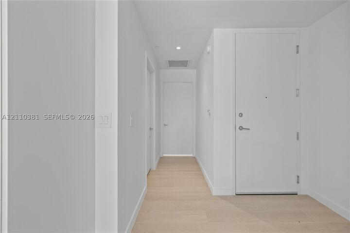 Property Photo:  1400 Biscayne Blvd 902  FL 33132 