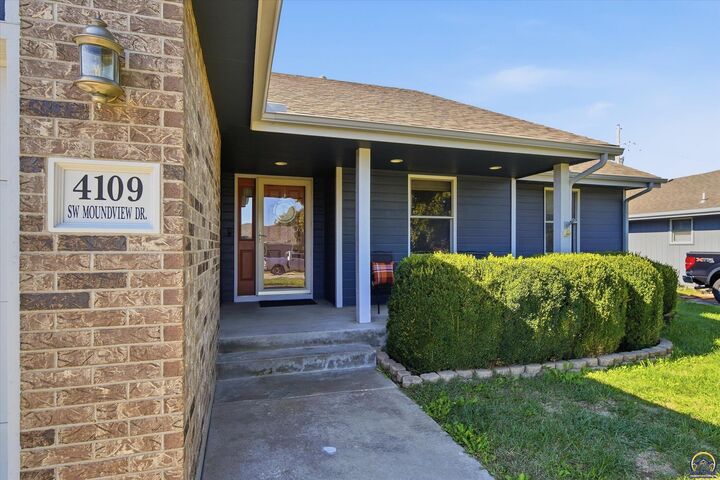 Property Photo:  4109 SW Moundview Dr  KS 66610 