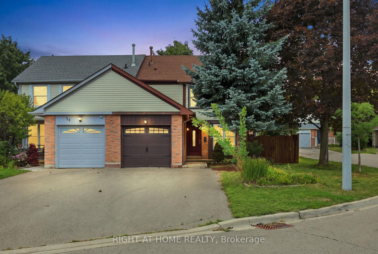 Property Photo:  16 Kindle Court  ON L6Z 1B2 