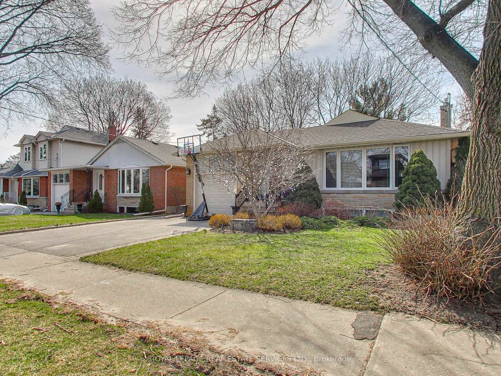 Property Photo:  51 Norseman Street Lower  ON M8Z 2P7 