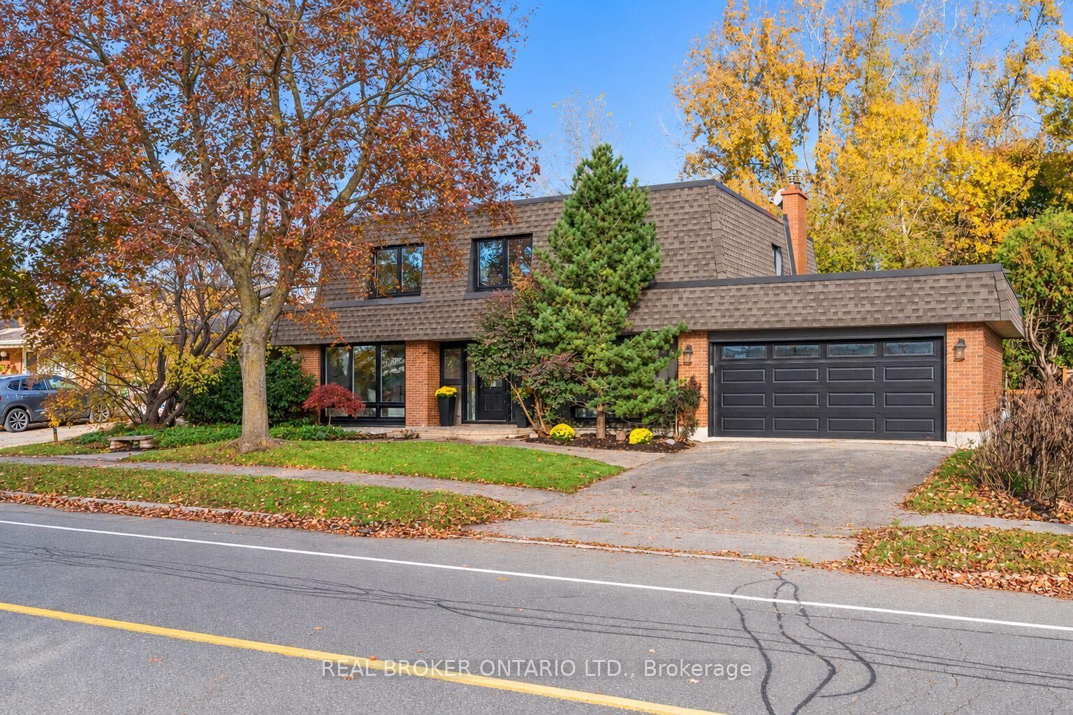 Property Photo:  905 Plante Drive  ON K1V 9E3 